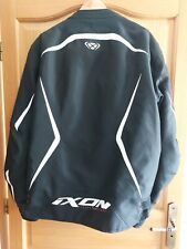 veste de moto état neuf, servie deux fois en excellent état