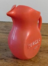 PETIT PICHET ANISETTE BERGER EN PLASTIQUE ROUGE ANNÉES 1970