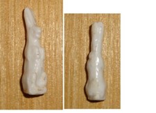 Fève ancienne Lapin debout 33 mm