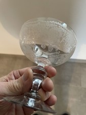 coupe à champagne en verre gravé.