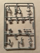 1/35 HELLER : DEUX FIGURINES