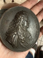 FRANCE, MÉDAILLE, LOUIS XIV Prise de Tournai et Courtrai - semble être En Bronze