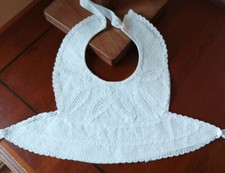 bavoir ancien brodé