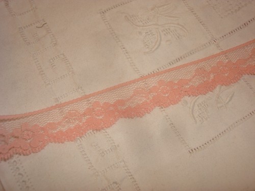 Dentelle vintage fleurie rose - fleurie,