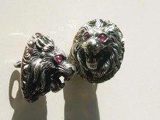 2 TRES BEAUX BOUTONS ANCIENS MILIEU XIXème en ARGENT / TÊTE DE LION avec RUBIS