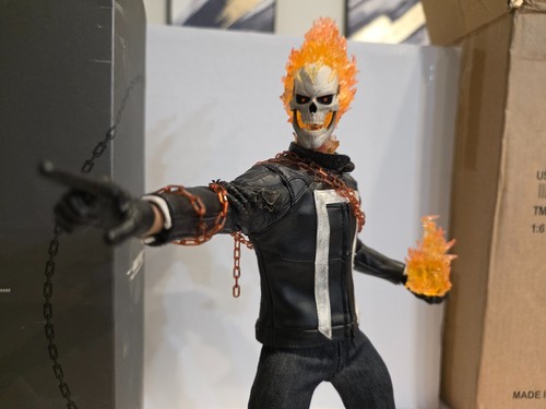 Hot toys exclusive - toys,