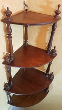 Etagère angle style Napoléon III en bois sculptée 4 niveaux Hauteur 76 cm