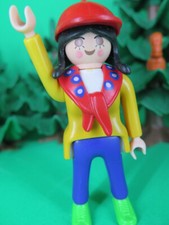 Femme contemporaine maman parc