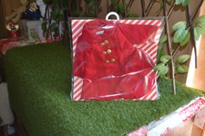 manteaux rouge avec chapeaux