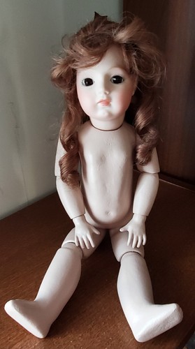 Petite poupée ancienne bru - poupée,