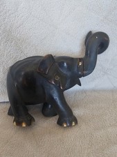 Statuette éléphant en bois