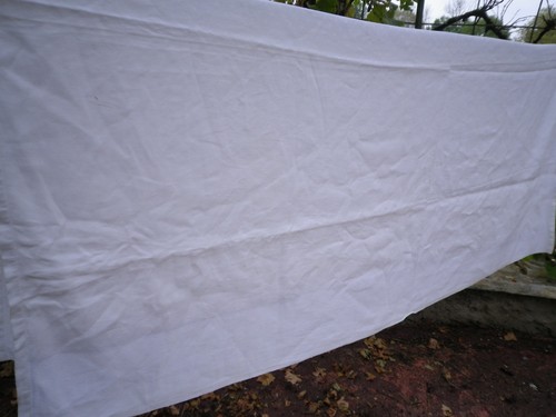 Une nappe blanche lin - nappe,