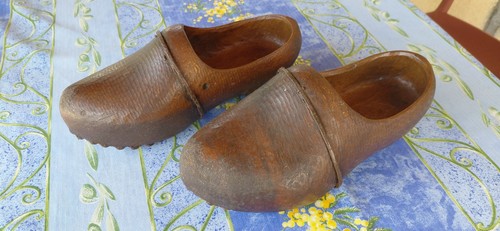 Ancienne paire sabots - de,