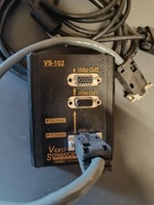 Duplicateur/Splitter vidéo 2 voies Startech VS-102. Cables VGA et adaptateur 9V