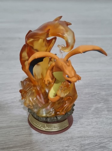 Charizard figurine pokemon - charizard,