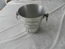 Ancien seau à Champagne