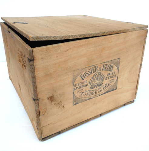 Tres ancienne caisse a - caisse,