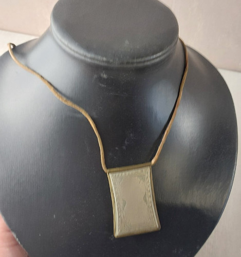 Ancien collier avec pendentif
