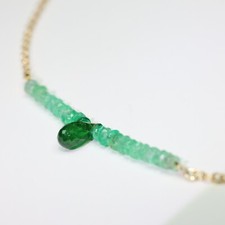 collier en pierre précieuse