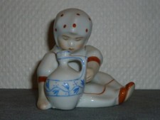 ANCIENNE FIGURINE EN PORCELAINE ZSOLNAY PECS STATUETTE FILLETTE ET CRUCHE A EAU