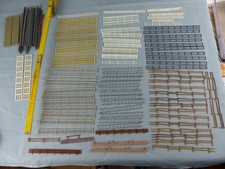 GROS LOT de décors Ho 1/87 barrières clôtures décors train électrique ou DIORAMA