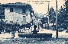 CPA 38 - LA COTE SAINT ANDRE (Isère) - 45. Entrée de la Ville (animée)