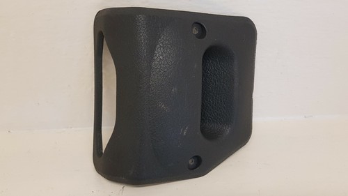 Cache système attache coffre