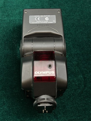Flash olympus pour - /,
