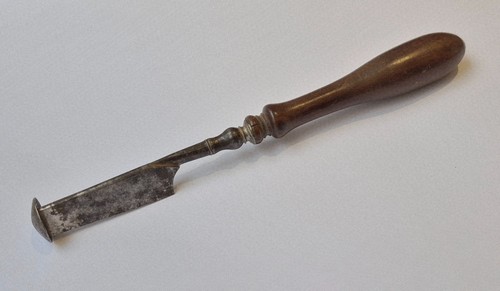 Fort couteau lenticulaire pour