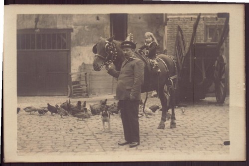 Carte photo fillette sur - sur, un