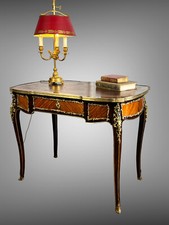 BUREAU EN MARQUETERIE ORNÉ DE