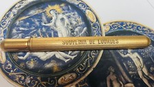 Crayon à Papier Souvenir de Lourdes en Étui Cylindrique en Métal Doré
