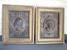 2 reliquaires cadres anciens religieux régule en relief cadres bois dorés