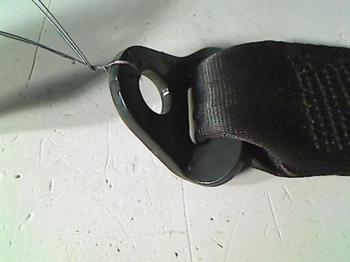 Attache ceinture arriere droit