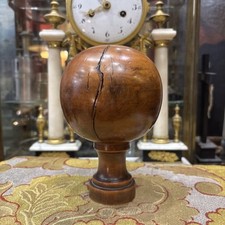 ancienne rare boule d escalier de maison de campagne epoqu debut XIXe bois clair