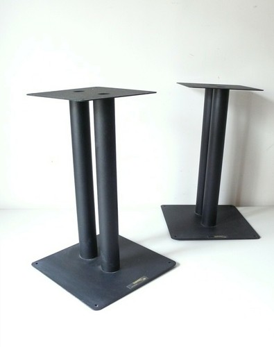 Deux supports pour - deux, enceintes