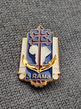 INSIGNE  3° RAMA  -  FABRICATION  SPECIALE  - PAS  de  POINCON  VISIBLE