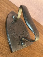 Beau fer à repasser ancien -