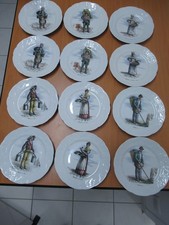 11 ASSIETTES À FROMAGE EN PORCELAINE  "LIERRE SAUVAGE CNP" + UNE OFFERTE