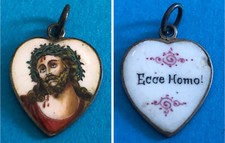 ANCIEN PENDENTIF RELIGIEUX JESUS DE NAZARETH AVEC INSCRIPTIONS "ECCE HOMO"