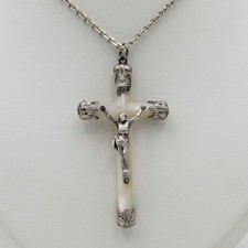 Chaîne et pendentif croix