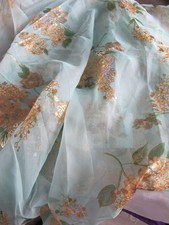 TISSU ANCIEN (FABRIQUE AU JAPON)BOUQUET DE ROSES/   long/ 2,24 m largeur 1,15 m