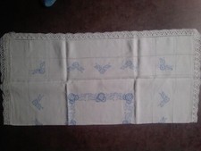 Nappe rectangulaire avec broderie bleue, 106*100cm, Occasion