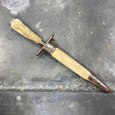 Outil rituel ésotérique avec