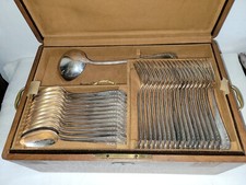 Argenterie de 102 pièces