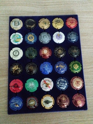 Lot capsules de champagne - 30,