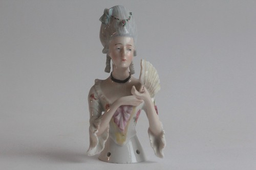 Demi figurine porcelaine
