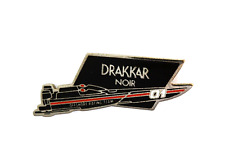 Pin's parfum Laroche  Drakkar Noir  Offshore Racing Team  4,5 x 2 cm
