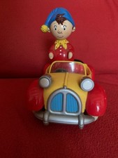 Jouets - OUI OUI DANS SA VOITURE MUSICALE - Golden Bear Products Ltd