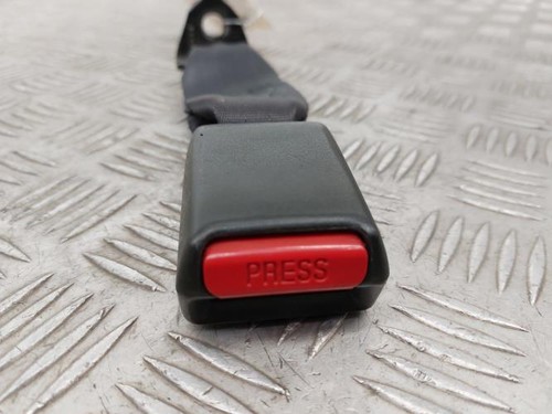 Attache ceinture arriere droit
